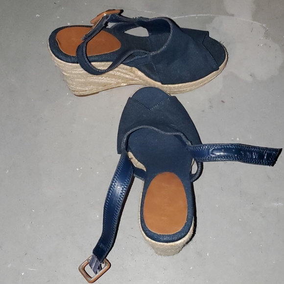 Sandals - Picture 3 of 4